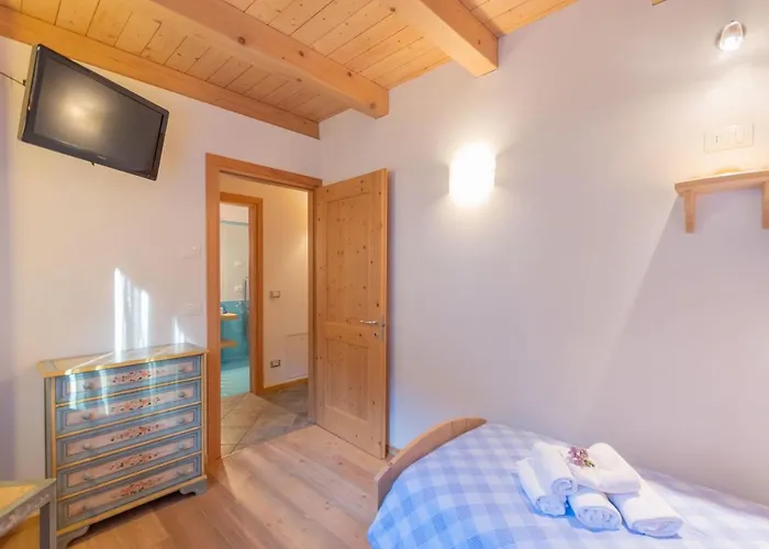 Edelweiss Aparthotel 3*